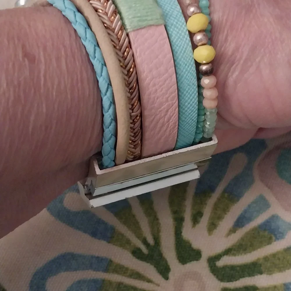 2746 Plunder Magnetic Seven Strand Bracelet - Picture 2 of 8